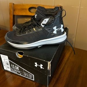 Under Armour boys Basketball shoes 13.5
